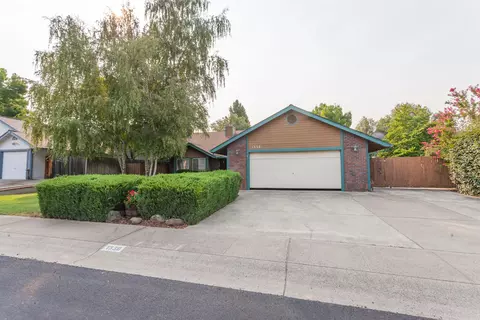 1330 Edgewood Dr, Redding, CA 96003 photo 2