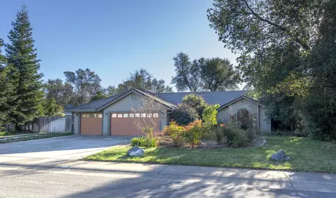 2315 Western Oak Dr, Redding, CA 96002 photo 1