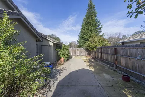 2315 Western Oak Dr, Redding, CA 96002 photo 17