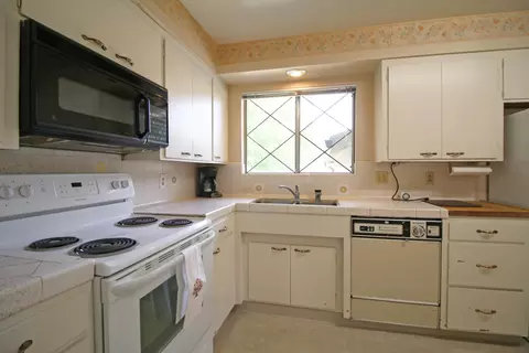 1933 Manchester Dr, Redding, CA 96002 photo 12
