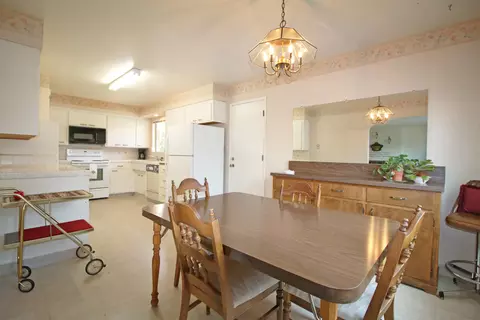 1933 Manchester Dr, Redding, CA 96002 photo 9
