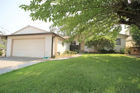1933 Manchester Dr, Redding, CA 96002 photo 1
