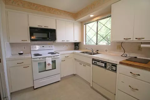 1933 Manchester Dr, Redding, CA 96002 photo 13