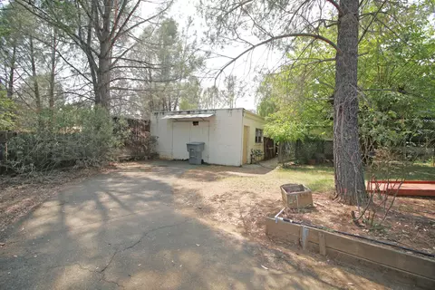 1933 Manchester Dr, Redding, CA 96002 photo 3
