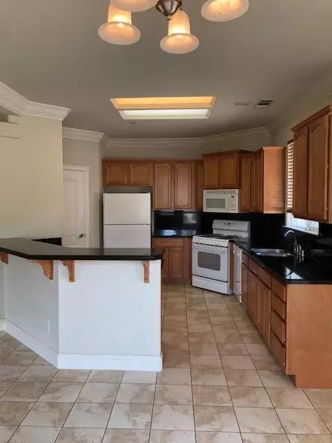 926 Leisha Ln, Redding, CA 96001 photo 3