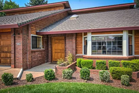 448 Arbor Pl, Redding, CA 96001 photo 2