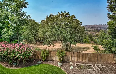 448 Arbor Pl, Redding, CA 96001 photo 4