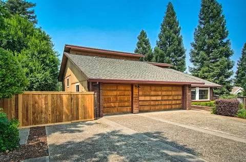 448 Arbor Pl, Redding, CA 96001 photo 3