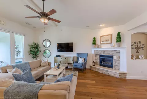 4069 Winter Green Ct, Redding, CA 96001 photo 2