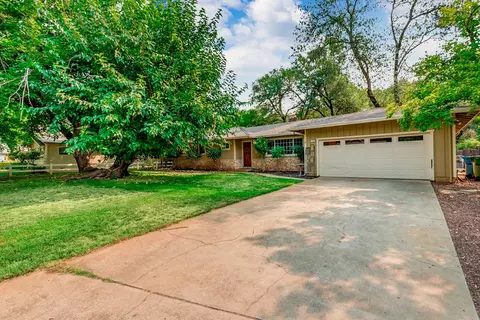 5135 Surrey Dr, Redding, CA 96002 photo 1
