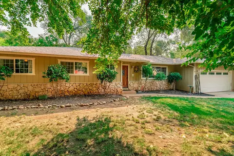 5135 Surrey Dr, Redding, CA 96002 photo 3