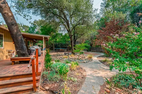 5135 Surrey Dr, Redding, CA 96002 photo 22