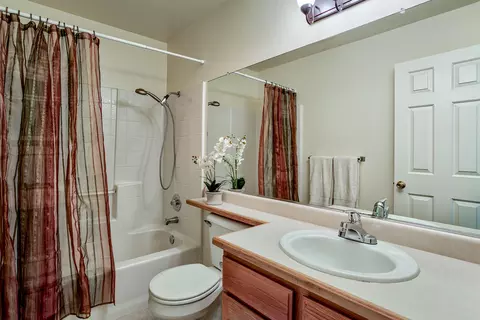 618 Julian St, Redding, CA 96003 photo 9