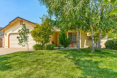 3052 Stonecrest Pl, Redding, CA 96001 photo 1