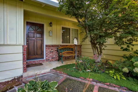 2029 Glengary Dr, Redding, CA 96001 photo 3