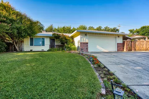 2029 Glengary Dr, Redding, CA 96001 photo 1