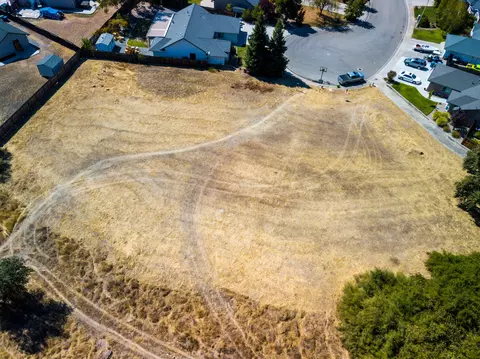 2795 Garnet Ct, Redding, CA 96001 photo 8