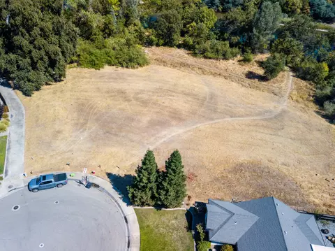 2795 Garnet Ct, Redding, CA 96001 photo 4