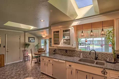 2959 Sacramento Dr, Redding, CA 96001 photo 13