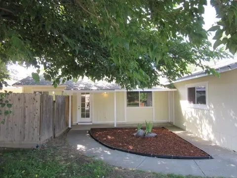 925 Aloha St, Red Bluff, CA 96080 photo 1