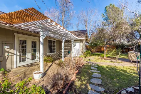 1288 Edgewood Dr, Redding, CA 96003 photo 11