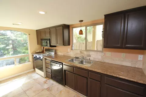 850 Tanglewood Dr, Redding, CA 96003 photo 2