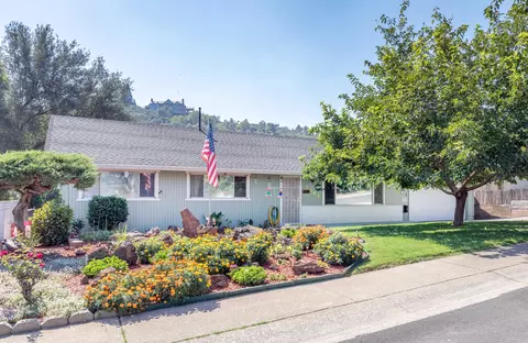 3265 Sunset Dr, Redding, CA 96001 photo 2