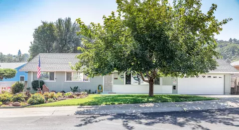 3265 Sunset Dr, Redding, CA 96001 photo 1