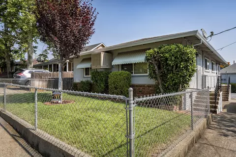 1623 Willis St, Redding, CA 96001 photo 1