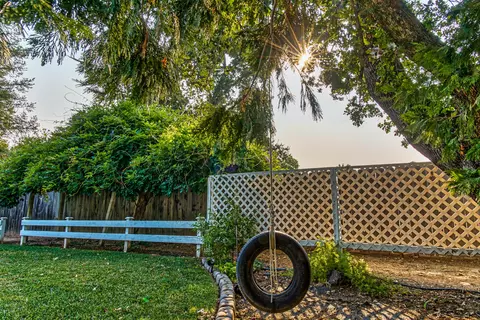 438 Agate Way, Redding, CA 96003 photo 33