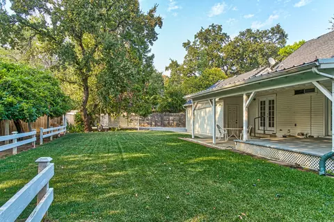 438 Agate Way, Redding, CA 96003 photo 35