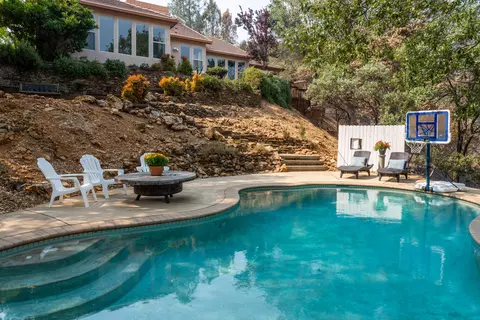 8312 Secluded Valley Dr, Redding, CA 96001 photo 1