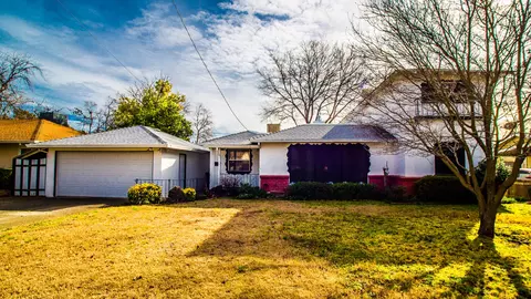 2935 Mahan St, Redding, CA 96001 photo 1