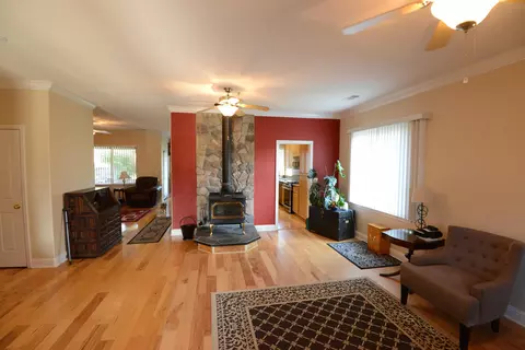 4055 Cambria Dr, Redding, CA 96002 photo 6
