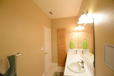 4055 Cambria Dr, Redding, CA 96002 photo 27