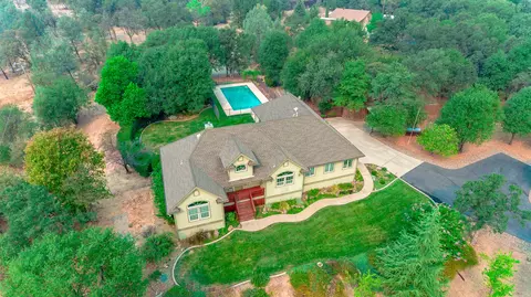 11800 Quartz Hill Rd, Redding, CA 96003 photo 3