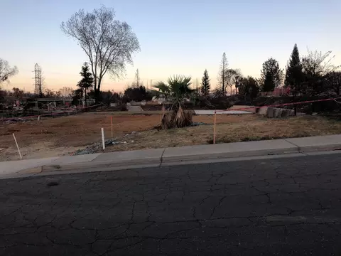 1149 Kellinger St, Redding, CA 96003 photo 2