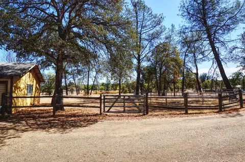 21098 Golden W Rd, Redding, CA 96003 photo 2