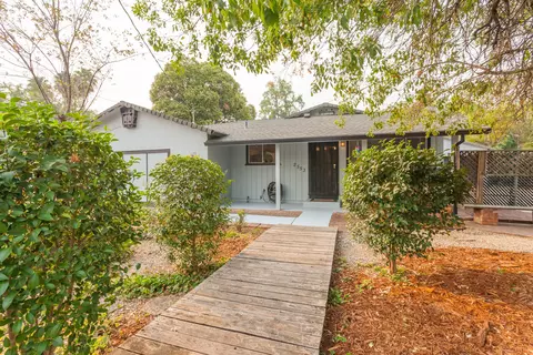2553 Belladonna St, Redding, CA 96002 photo 2