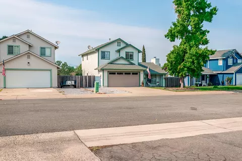 586 Brock Dr, Redding, CA 96003 photo 3