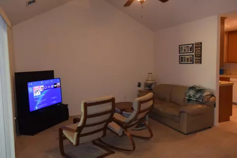 633 Marijean Way, Redding, CA 96003 photo 4