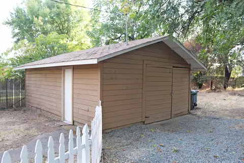 5250 E Bonnyview Rd, Redding, CA 96001 photo 8