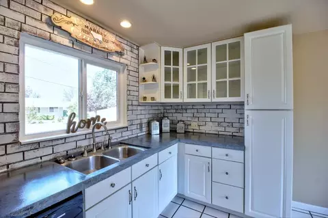 1351 Ridge Dr, Redding, CA 96001 photo 13