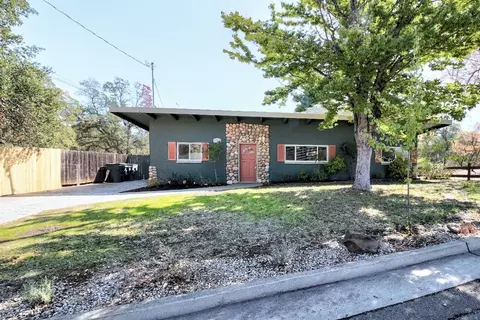 1351 Ridge Dr, Redding, CA 96001 photo 2