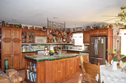 11442 E Stillwater Way, Redding, CA 96003 photo 8
