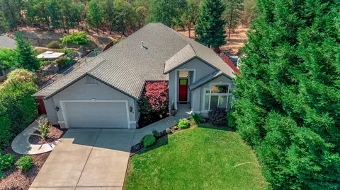 956 Montclair Dr, Redding, CA 96003 photo 4