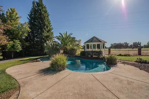 6813 Riata Dr, Redding, CA 96002 photo 13