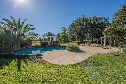 6813 Riata Dr, Redding, CA 96002 photo 5