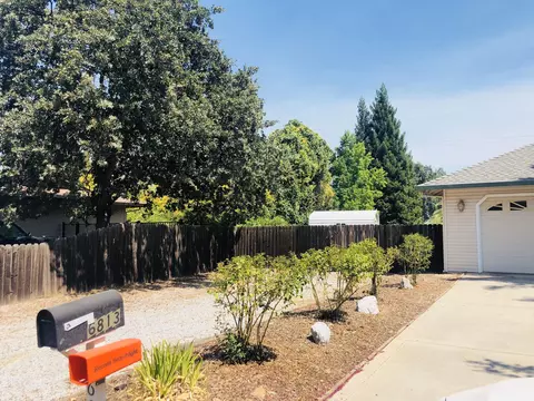 6813 Riata Dr, Redding, CA 96002 photo 2