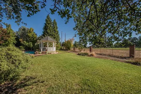 6813 Riata Dr, Redding, CA 96002 photo 7